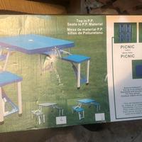 tavolino da picnic con sedie incorporate