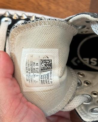 Converse nere