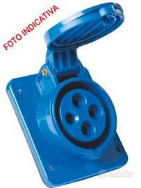 EC69250 PRESA DA PANNELLO 20° 3P+T IP44 16A
