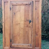 Mobiletto in arte povera