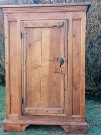 Mobiletto in arte povera