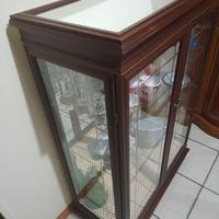 vetrina in arte povera con tre ripiani 