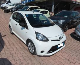 Toyota Aygo 1.0 BENZINA 5 porte NOW FULL 2012
