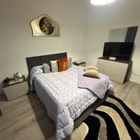 Camera da letto, cameretta bambini, tavolo con sed