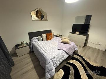 Camera da letto, cameretta bambini, tavolo con sed