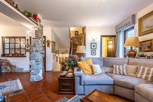 Villa di 195 m² con più di 5 locali e box auto dop