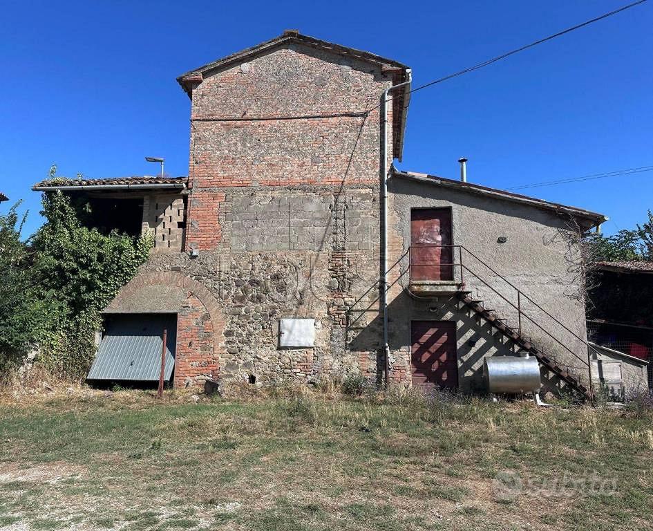 Rustico / Casale di 90 m² con 4 locali e box auto - Vista 2