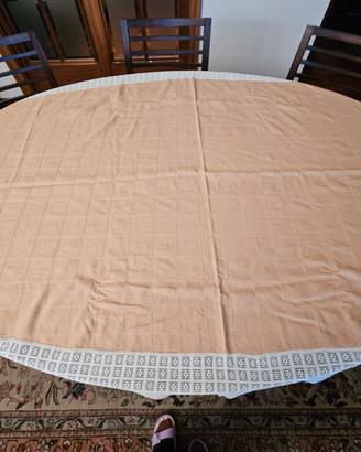 Tovaglia vintage con calata ad uncinetto