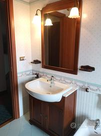 mobile bagno con specchio e marmo 