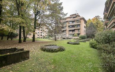 CINQUE/SEI LOCALI CON TAVERNA E GIARDINO PRIVATO