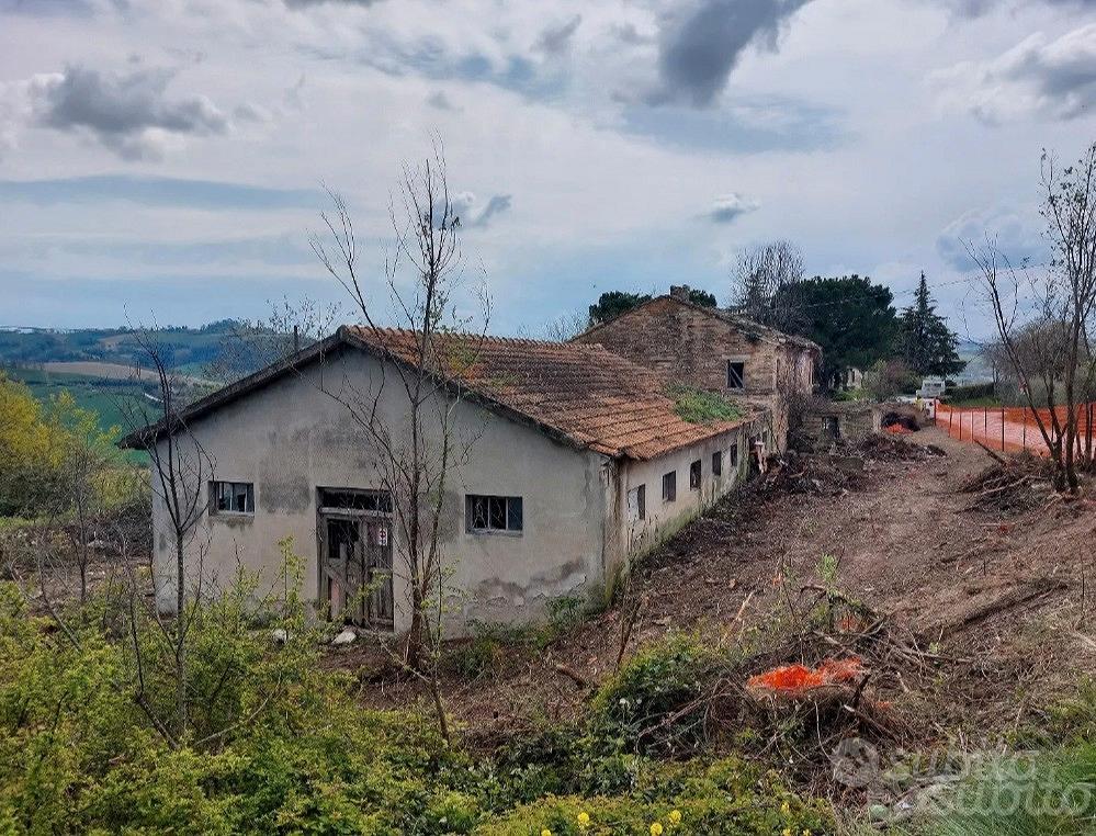 Casa Colonica con Capannone e terreno - Vista 4