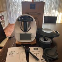Bimby TM6 in perfette condizioni con base in legno