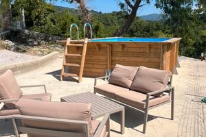Ampio trilocale con piscina, immerso nella natura