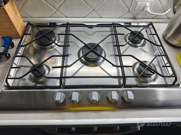 Piano cottura 5 fuochi a gas Indesit