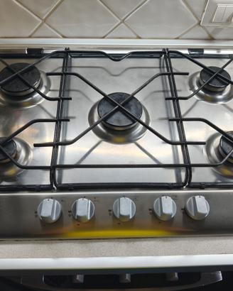 Piano cottura 5 fuochi a gas Indesit