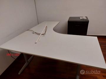 Scrivanie bianche da ufficio