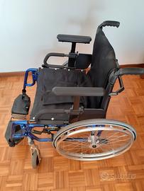 Carrozzina pieghevole per disabili