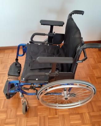 Carrozzina pieghevole per disabili