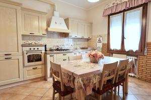 3 LOCALI A REGGIO NELL'EMILIA