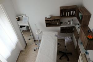 Cabina in salone parrucchiere solo professionisti