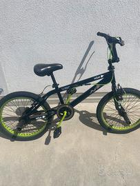 BMX verde e nera
