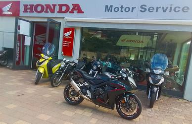 Honda CBR 650R E-clutch - km 3688 - anno 2025 -