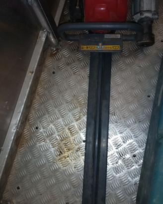 Tagliasiepe marca HONDA 4 T con lama da 70 cm