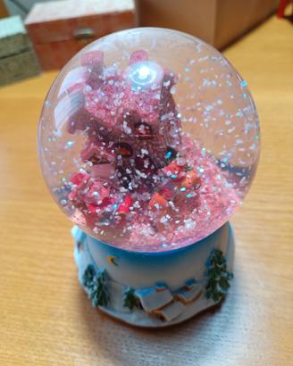 palla di natale musicale con neve