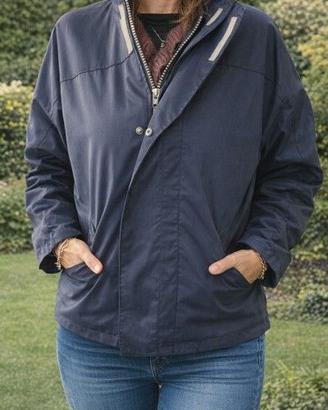 Giacca primaverile blu navy leggera e elegante