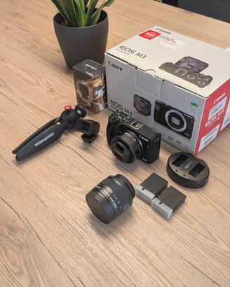 Kit Canon EOS M3NUOVA + 22mm f2 + 15-45 + EVF-DC1

