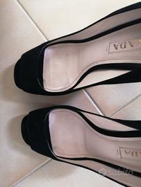 décolleté prada