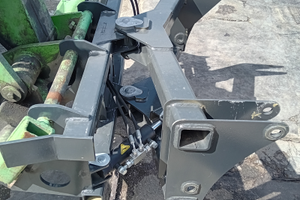 Aggancio porta attrezzi merlo con snodo