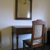 mobili toilette trucco:  tavolino+specchio+sedia