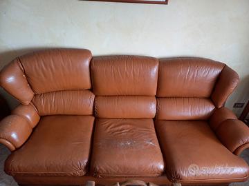 DIVANO IN PELLE