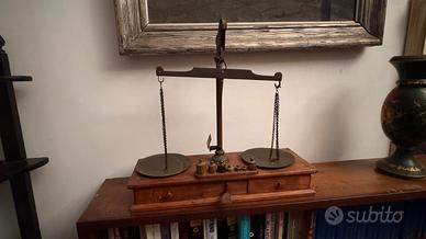 Bilancia antica da farmacia