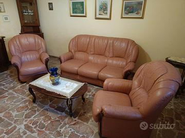 Divano in pelle con poltrone