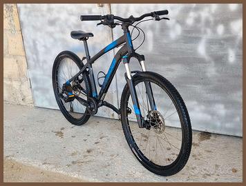 Mountain bike Rockrider ST120 a disco