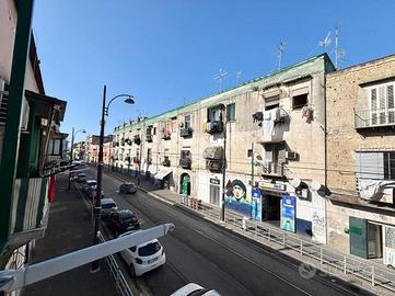 2 LOCALI A NAPOLI