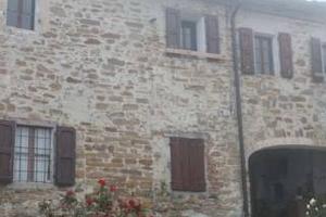 Viano/Regnano ampia casa colonica mq 500