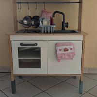 Cucina giocattolo in legno