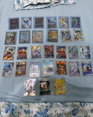 Lotto carte Pokemon diverse espansioni