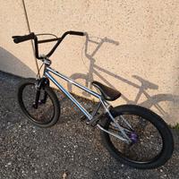 Bmx freestyle marca Stereo bikes modello Wire