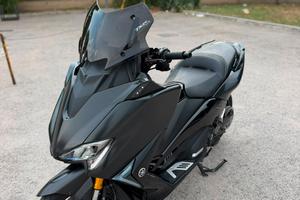 Tmax 530 DX