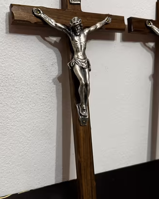 Coppia di Crocifissi  in Legno e Metallo 30x17