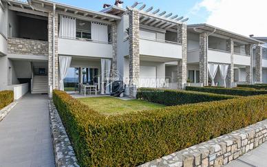 Trilocale ristrutturato arredato con giardino priv