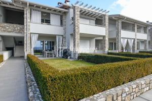 Trilocale ristrutturato arredato con giardino priv