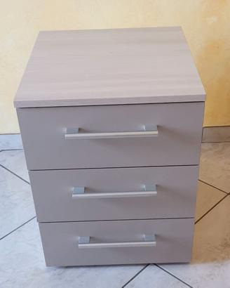 Comodino / Cassettiera 3 cassetti – stile moderno