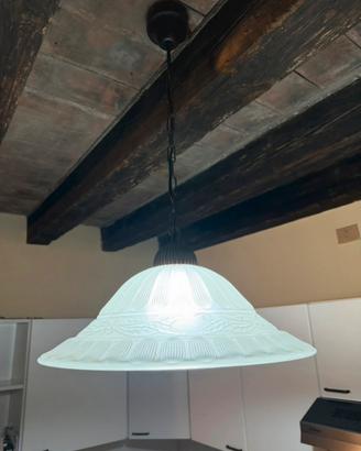 Lampadario bianco stile classico/vintage