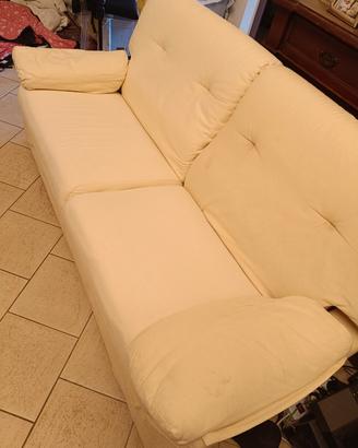 divano tre posti con letto estraibile