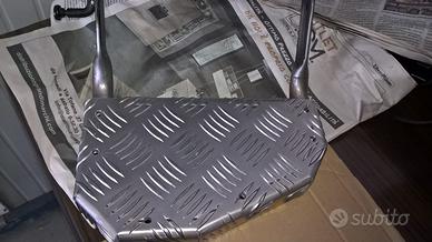 piastra predellino post. DEFENDER Td4-Td5